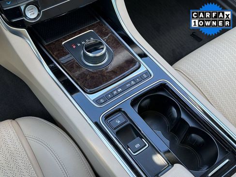 Used 2020 Jaguar XF Prestige AWD/4WD image 17