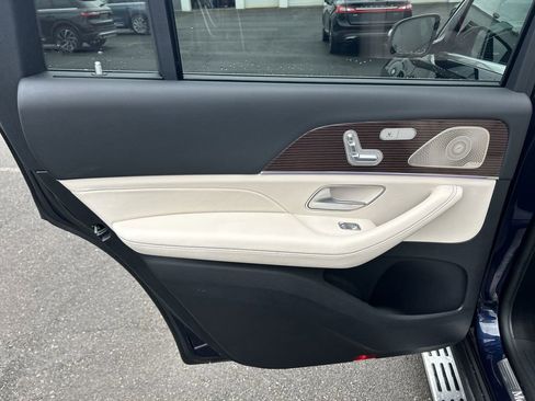 Used 2022 Mercedes-Benz GLS 450 4MATIC image 13