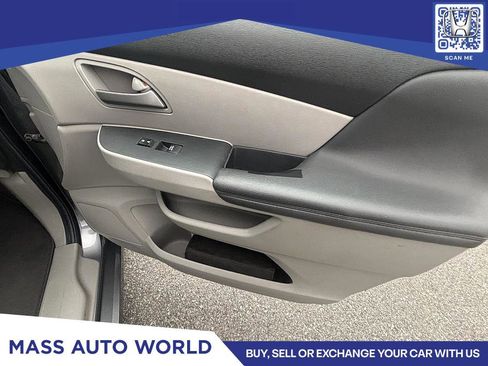 Used 2011 Honda Odyssey Touring Elite image 9