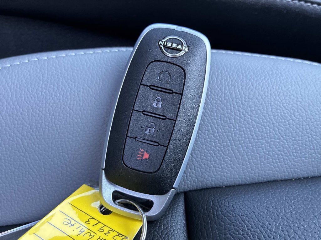 Certified 2023 Nissan Kicks SR w/ SR Premium Package FWD image 9