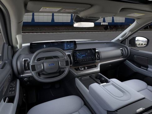 New 2026 Ford Expedition Max Platinum image 32