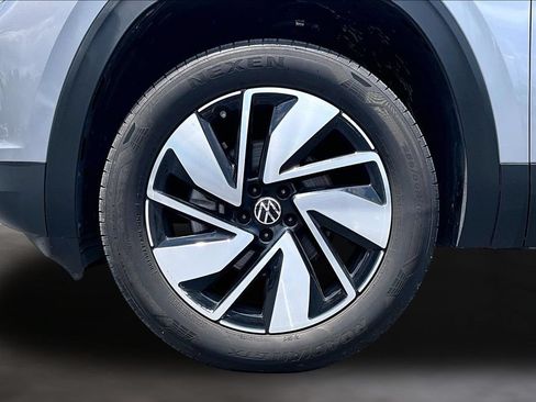Used 2025 Volkswagen Atlas SE AWD/4WD image 9