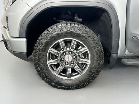 Used 2024 GMC Sierra 1500 AT4 w/ Technology Package AWD/4WD image 32