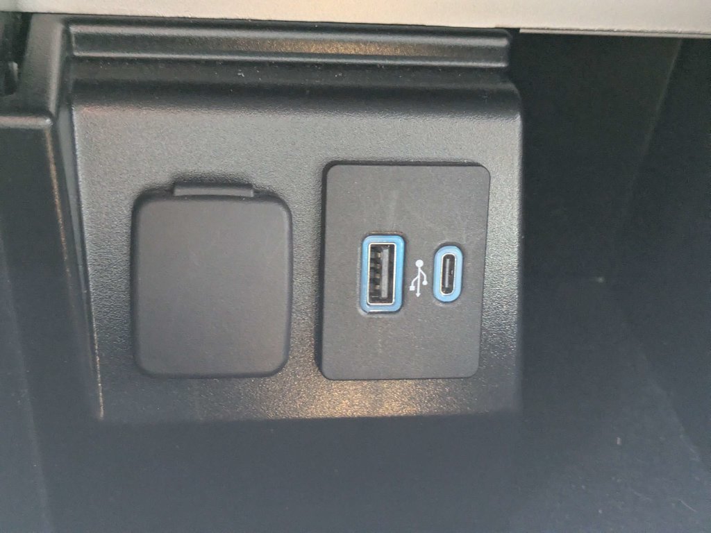 Used 2023 Ford Explorer XLT w/ Equipment Group 202A RWD image 25