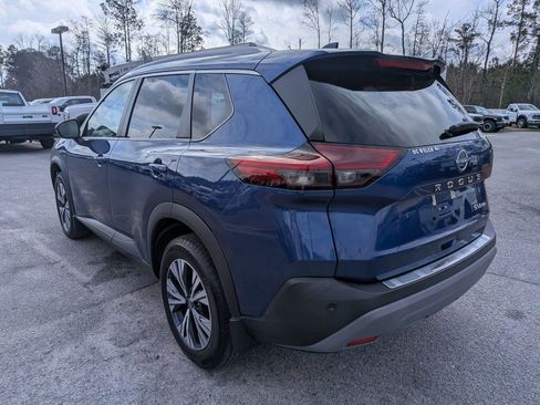 Used 2022 Nissan Rogue SV w/ SV Premium Package image 6