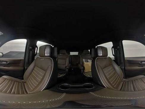 Used 2025 GMC Yukon Denali Ultimate AWD/4WD image 31