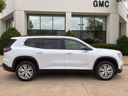 Used 2026 GMC Acadia Elevation w/ Elevation Premium Package FWD image 9