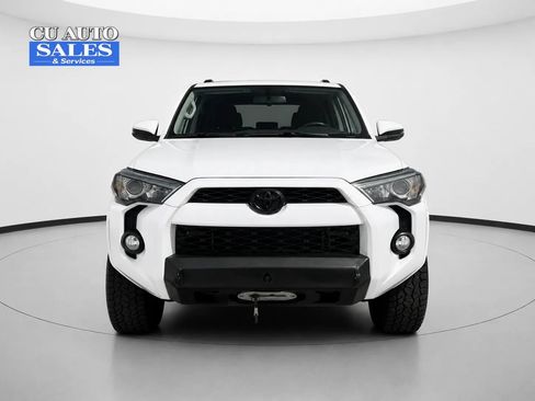 Used 2018 Toyota 4Runner SR5 AWD/4WD image 2