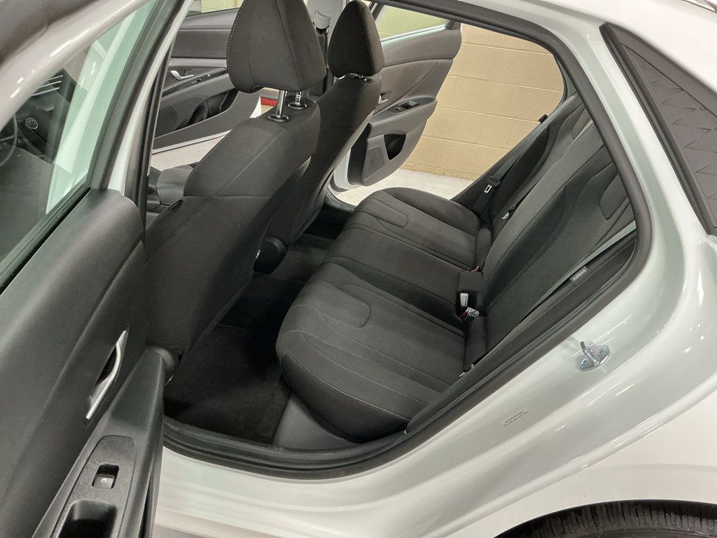 Certified 2026 Hyundai Elantra SE FWD image 13