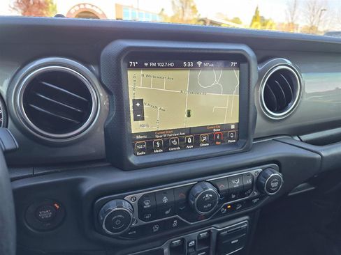 Used 2018 Jeep Wrangler Unlimited Sahara AWD/4WD image 13