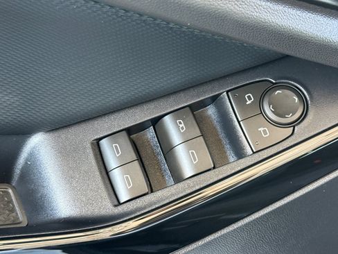 Used 2026 Chevrolet Equinox LT w/ Safety and Technology Package FWD image 18