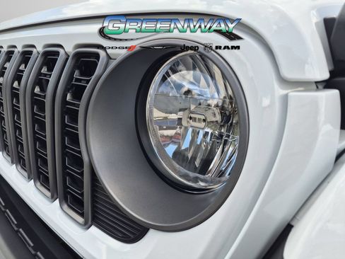Used 2025 Jeep Gladiator Sport AWD/4WD image 29
