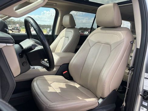 Used 2024 Ford Expedition Limited image 13