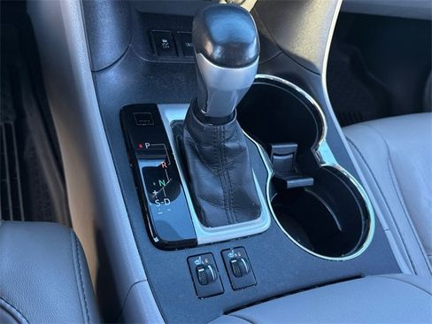 Used 2017 Toyota Highlander XLE image 26
