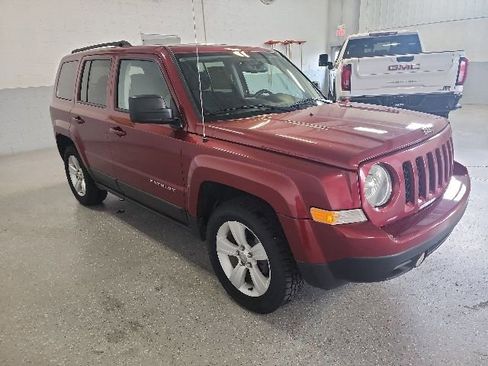 Used 2017 Jeep Patriot Latitude AWD/4WD image 6