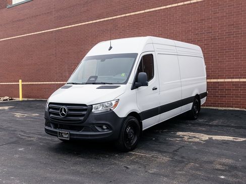 Used 2025 Mercedes-Benz Sprinter 2500 image 3