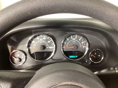Used 2018 Jeep Wrangler Unlimited Sport AWD/4WD image 13
