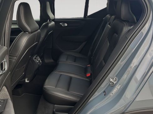 Used 2023 Volvo XC40 B5 Core w/ Convenience Package image 13