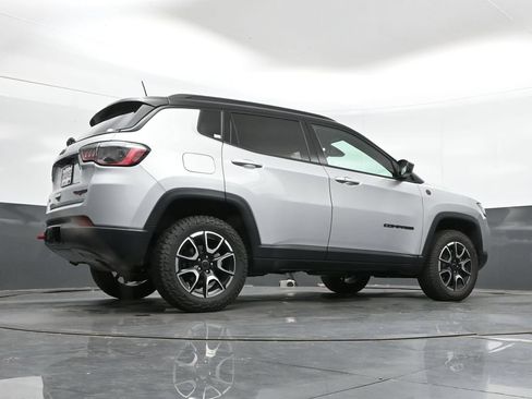 Used 2025 Jeep Compass Trailhawk w/ Trailer Tow Group AWD/4WD image 41