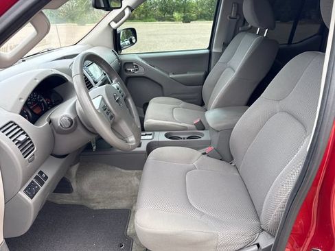 Used 2016 Nissan Frontier SV RWD image 9
