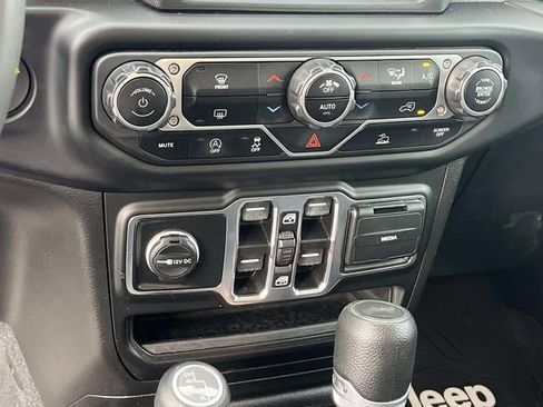 Used 2023 Jeep Wrangler Unlimited Sahara AWD/4WD image 30