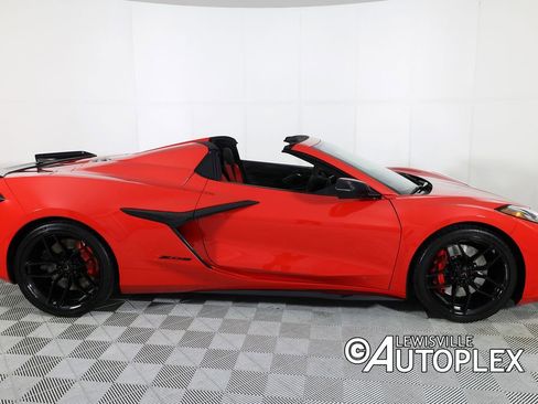 Used 2025 Chevrolet Corvette Z06 w/ Stealth Interior Trim Package RWD image 4