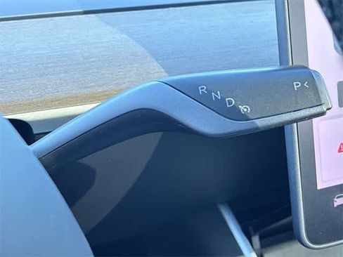 Used 2021 Tesla Model Y Long Range image 34