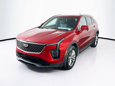Used 2024 Cadillac XT4 Premium Luxury image 3