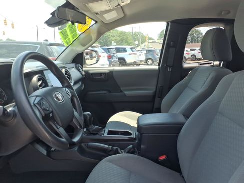 Used 2022 Toyota Tacoma SR RWD image 7