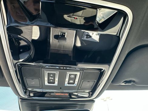 Used 2026 Land Rover Range Rover Velar S AWD/4WD image 27