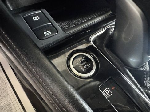 Used 2023 Nissan Kicks SR image 11