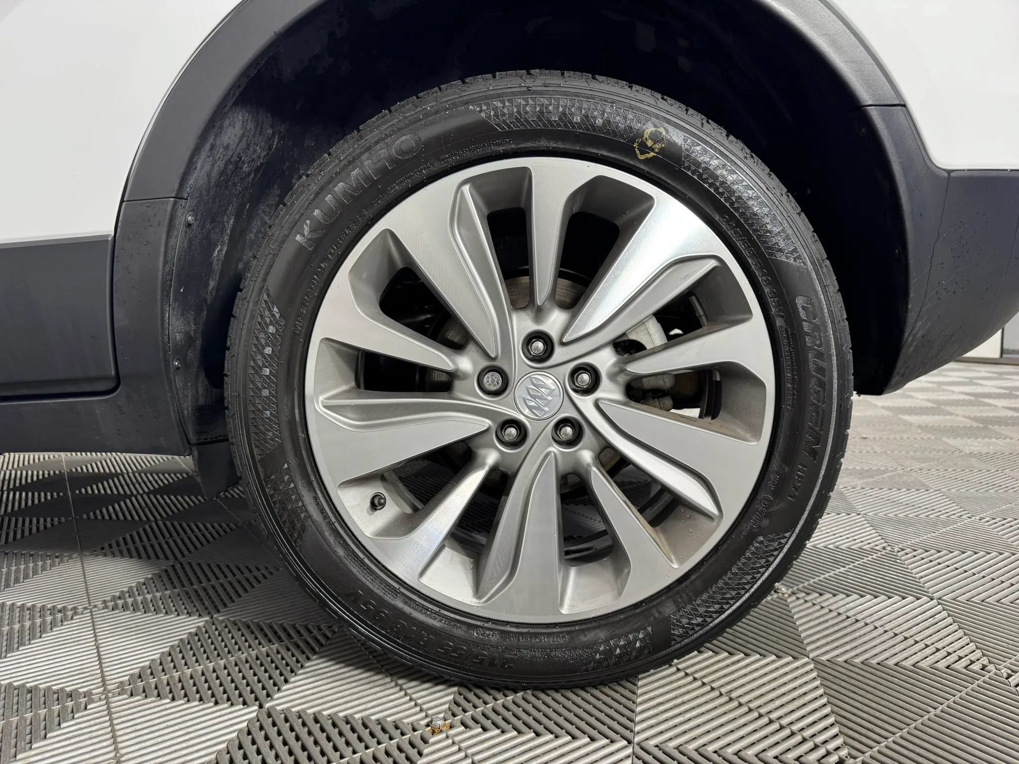 Used 2020 Buick Encore Preferred FWD image 43