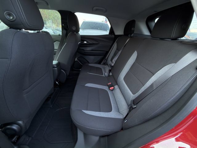 New 2026 Chevrolet TrailBlazer LT w/ Midnight Edition FWD image 18