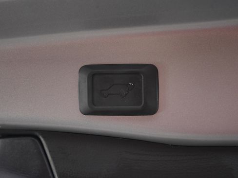 Used 2025 Toyota RAV4 XLE Premium image 16