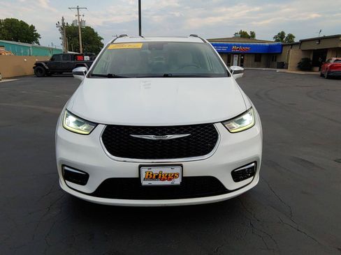Used 2021 Chrysler Pacifica Limited w/ Premium & Safety Sphere Group AWD/4WD image 2