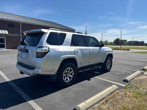 Used 2020 Toyota 4Runner TRD Off-Road Premium AWD/4WD image 6
