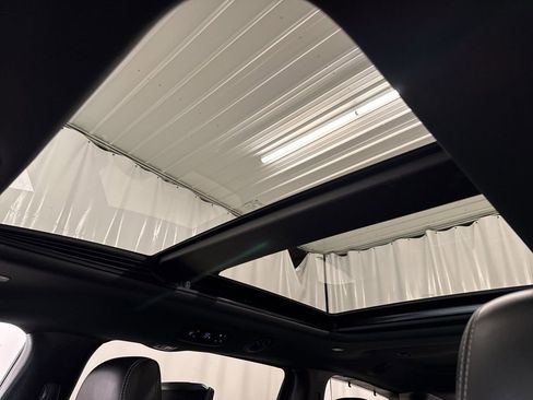 Used 2021 Chrysler Pacifica Touring-L w/ Uconnect Theater Family Group AWD/4WD image 14
