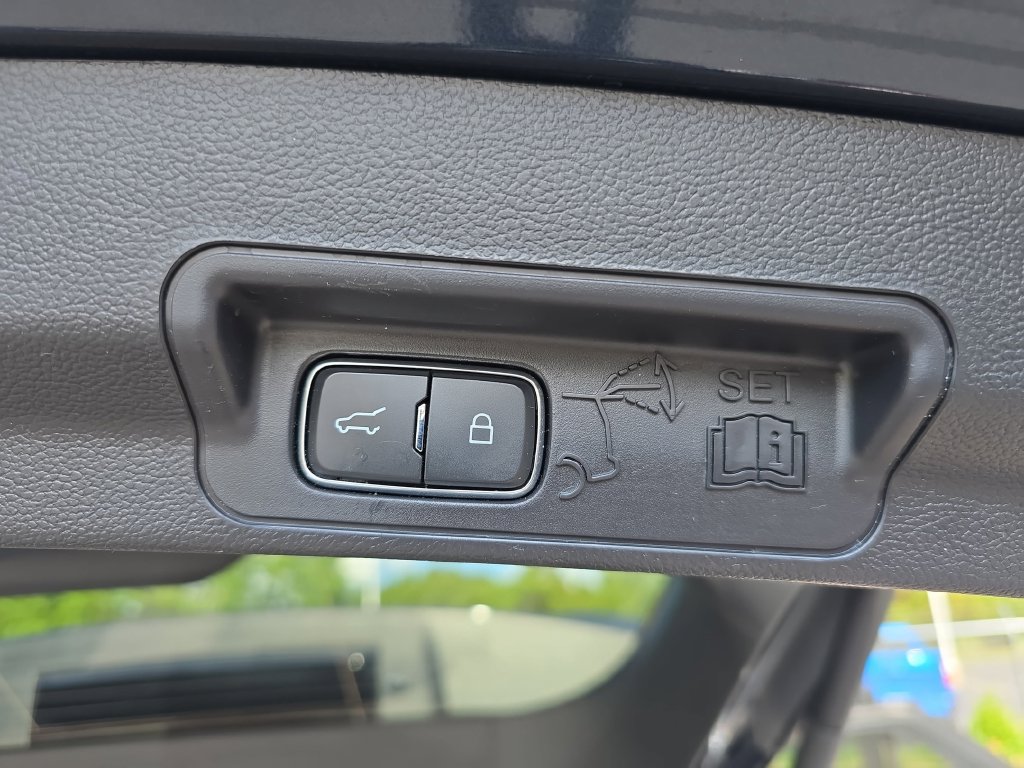 Used 2022 Ford Explorer XLT AWD/4WD image 15