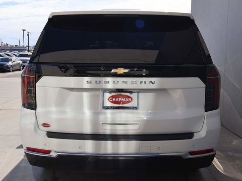 Used 2025 Chevrolet Suburban LS AWD/4WD image 4