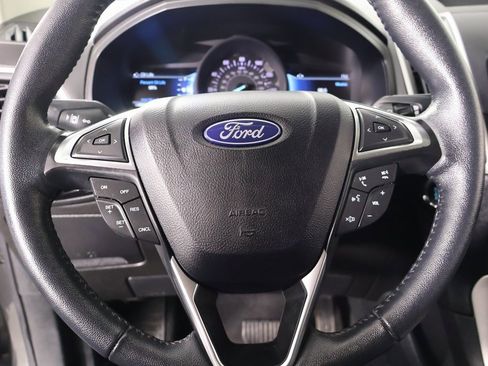 Used 2024 Ford Edge SEL image 3
