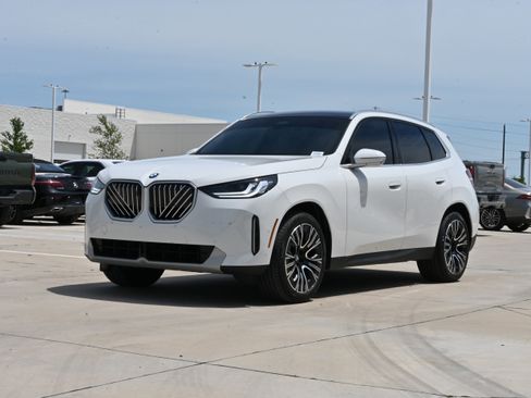 Used 2025 BMW X3 xDrive30i w/ Premium Package AWD/4WD image 5