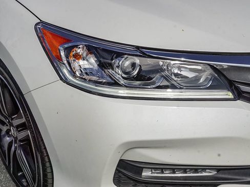 Used 2016 Honda Accord Sport image 10