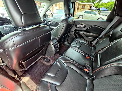 Used 2019 Jeep Cherokee Trailhawk w/ Cold Weather Group image 15