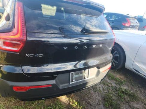 Used 2024 Volvo XC40 B5 Plus w/ Climate Package image 8