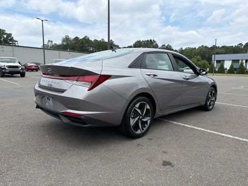 Certified 2023 Hyundai Elantra SEL w/ Convenience Package FWD image 8