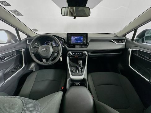 Used 2021 Toyota RAV4 LE image 10