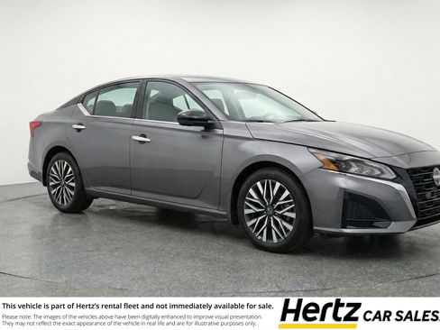 Used 2025 Nissan Altima 2.5 SV image 1
