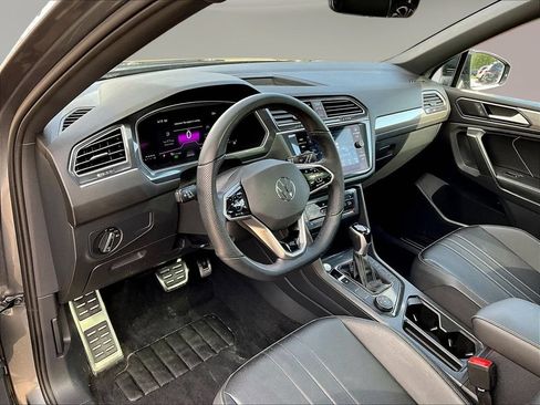 Used 2024 Volkswagen Tiguan SE R-Line w/ MDO Package, Two-Row AWD/4WD image 22