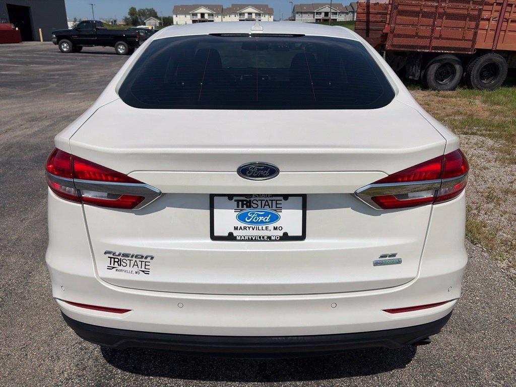 Used 2020 Ford Fusion SE FWD image 5