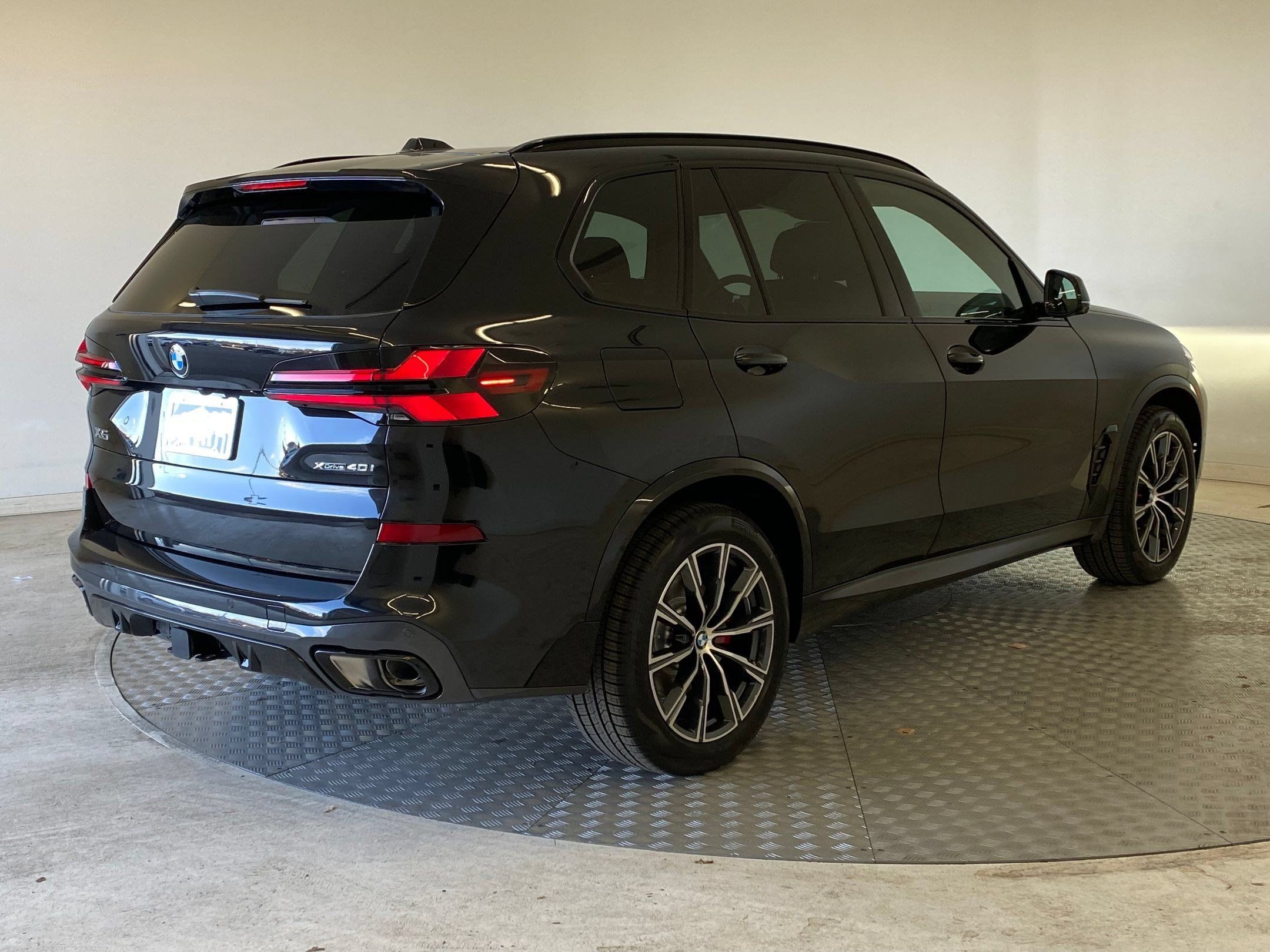 Used 2026 BMW X5 xDrive40i w/ M Sport Package AWD/4WD image 9